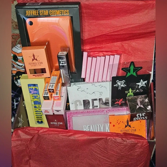 Jeffree Star Cosmetic Mystery Box - Picture 4 of 4